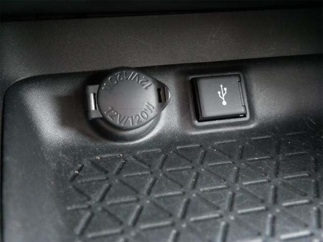 Photo of 2020 Super White Toyota RAV4