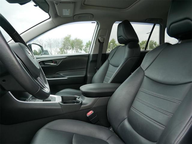 Photo of 2021 Blizzard Pearl Toyota RAV4