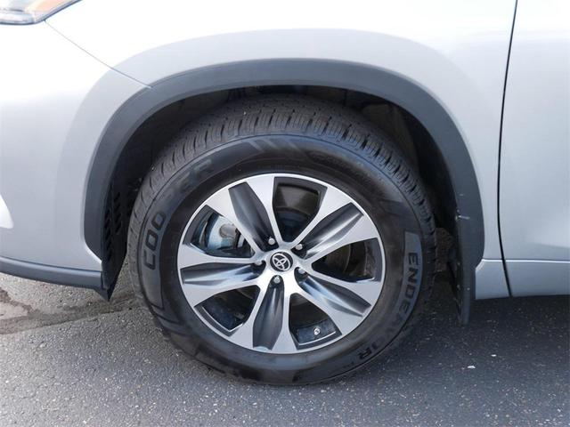Photo of 2023 Celestial Silver Metallic Toyota Highlander