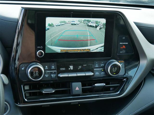 Photo of 2023 Celestial Silver Metallic Toyota Highlander