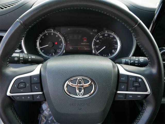 Photo of 2023 Celestial Silver Metallic Toyota Highlander