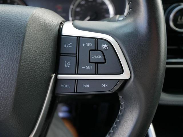 Photo of 2023 Celestial Silver Metallic Toyota Highlander