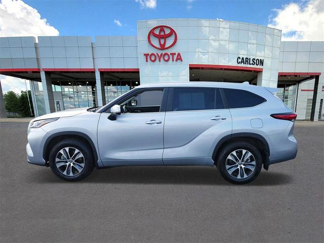 Photo of 2023 Celestial Silver Metallic Toyota Highlander