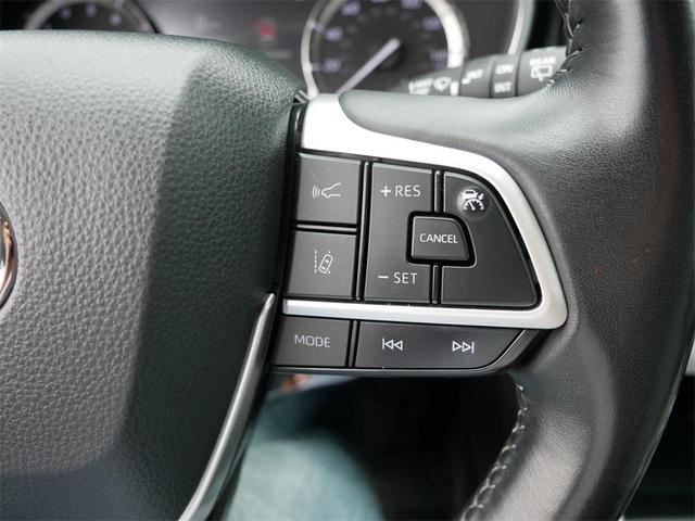Photo of 2022 Gray Toyota Highlander