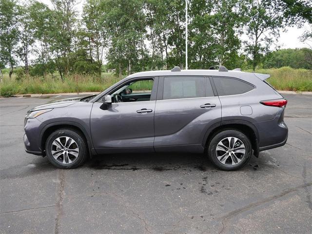 Photo of 2022 Gray Toyota Highlander
