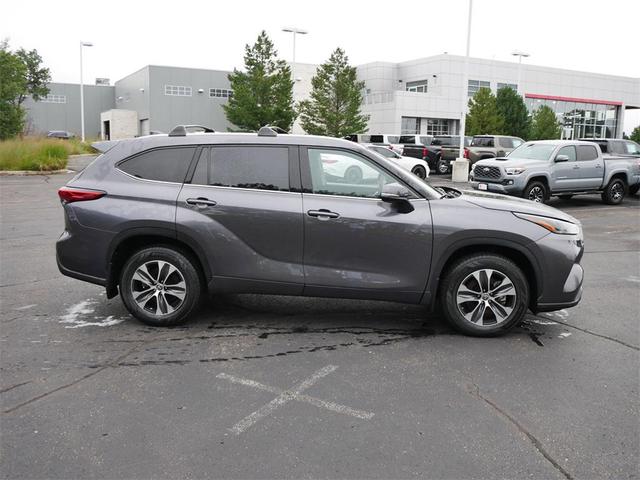 Photo of 2022 Gray Toyota Highlander