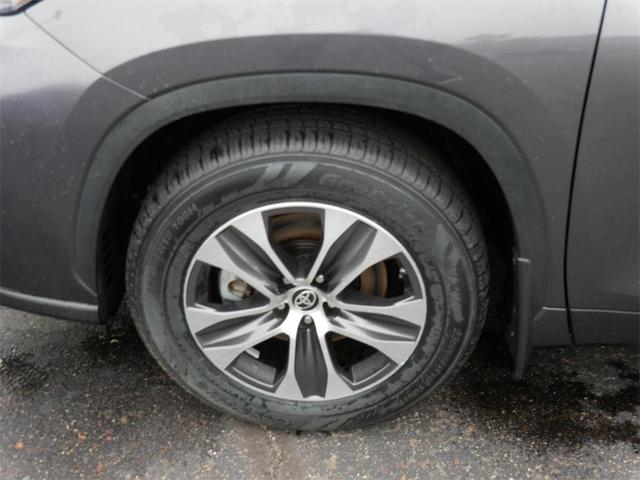 Photo of 2022 Gray Toyota Highlander