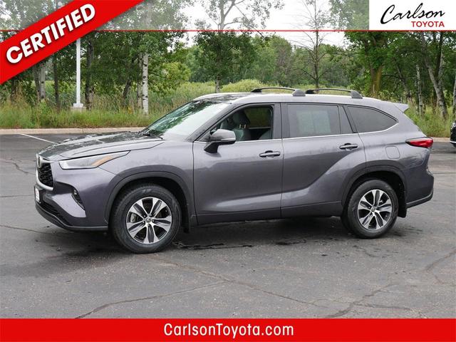 Photo of 2022 Gray Toyota Highlander