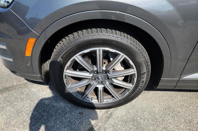 Photo of 2019 Samurai Gray Metallic Audi Q7