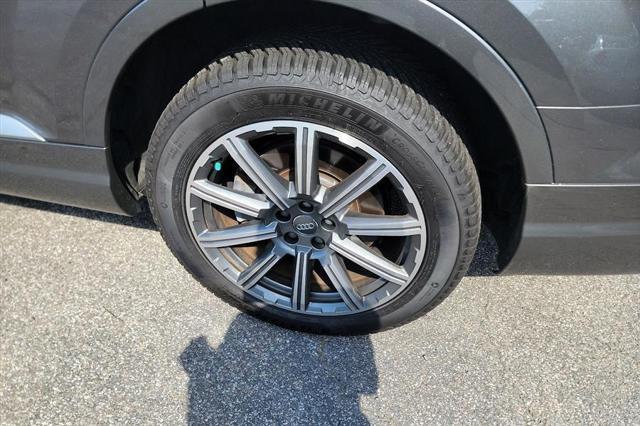 Photo of 2019 Samurai Gray Metallic Audi Q7