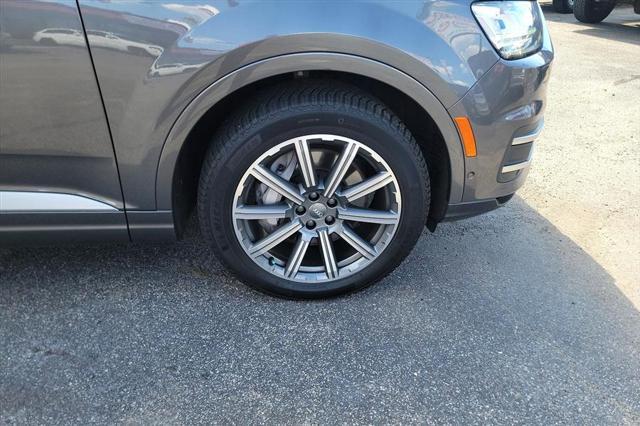 Photo of 2019 Samurai Gray Metallic Audi Q7