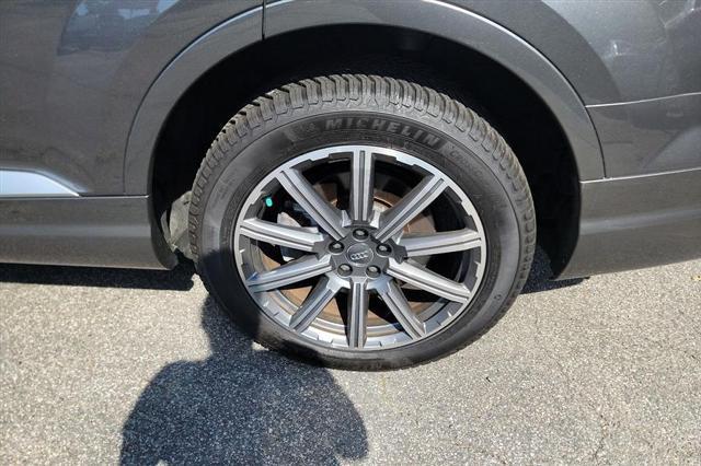 Photo of 2019 Samurai Gray Metallic Audi Q7