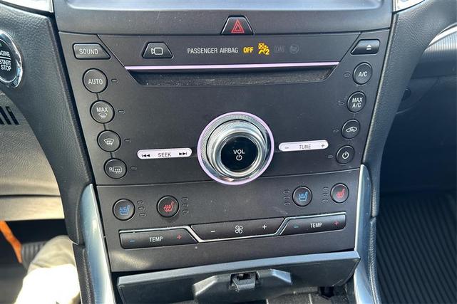 Photo of 2019 White Platinum Metallic Tri-Coat Ford Edge
