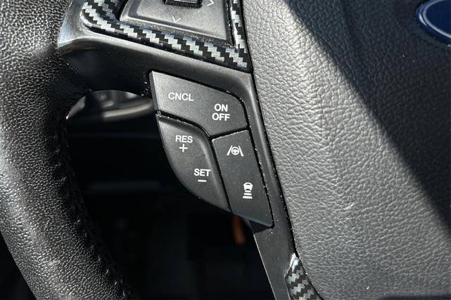 Photo of 2019 White Platinum Metallic Tri-Coat Ford Edge