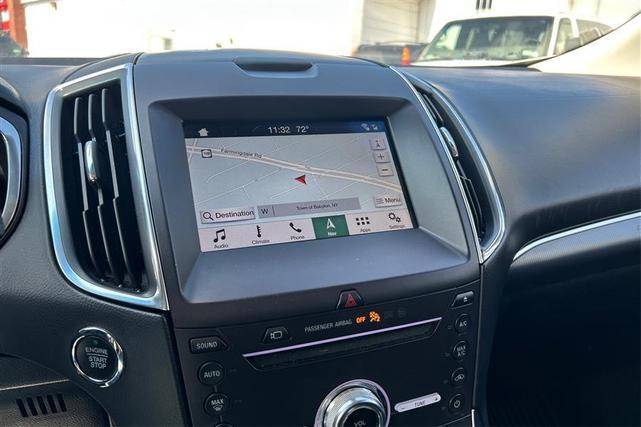 Photo of 2019 White Platinum Metallic Tri-Coat Ford Edge