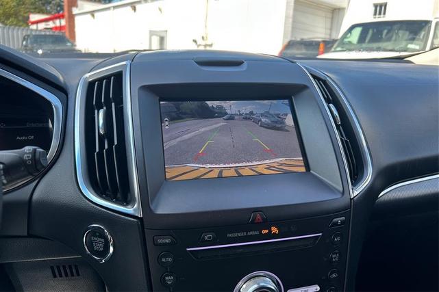 Photo of 2019 White Platinum Metallic Tri-Coat Ford Edge