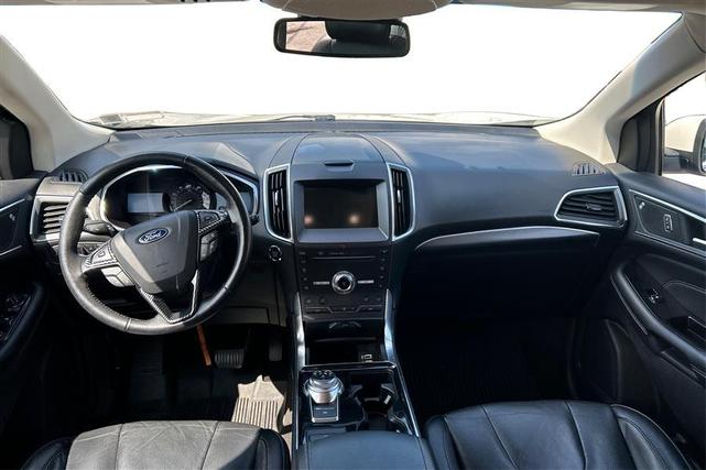 Photo of 2019 White Platinum Metallic Tri-Coat Ford Edge
