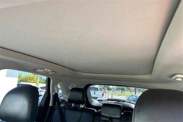 Photo of 2019 White Platinum Metallic Tri-Coat Ford Edge
