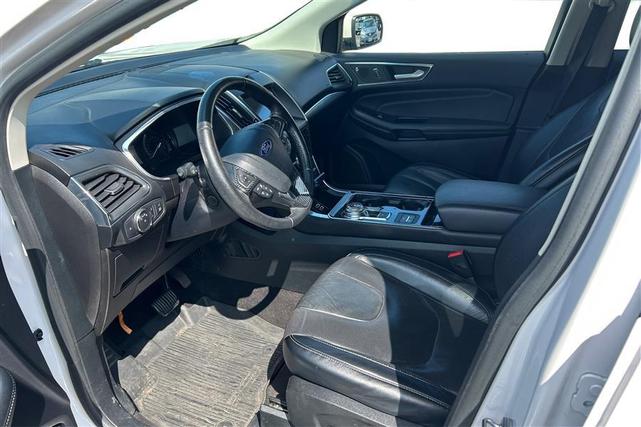 Photo of 2019 White Platinum Metallic Tri-Coat Ford Edge