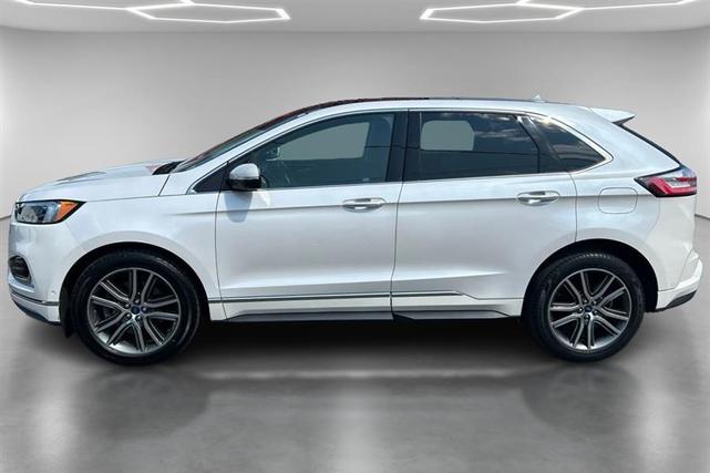 Photo of 2019 White Platinum Metallic Tri-Coat Ford Edge