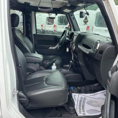 Photo of 2015 Bright White Clearcoat Jeep Wrangler Unlimited