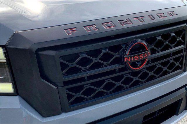 Photo of 2023 Boulder Gray Pearl Nissan Frontier