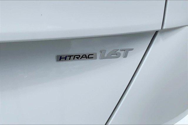 Photo of 2024 Atlas White Hyundai KONA