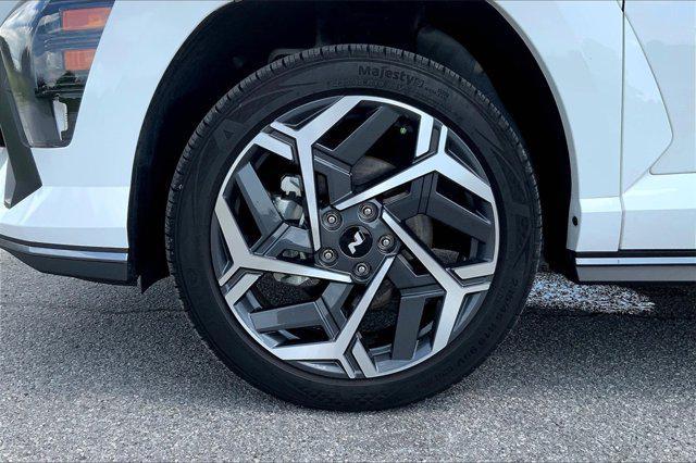 Photo of 2024 Atlas White Hyundai KONA