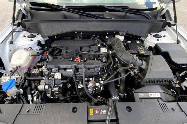 Photo of 2024 Atlas White Hyundai KONA