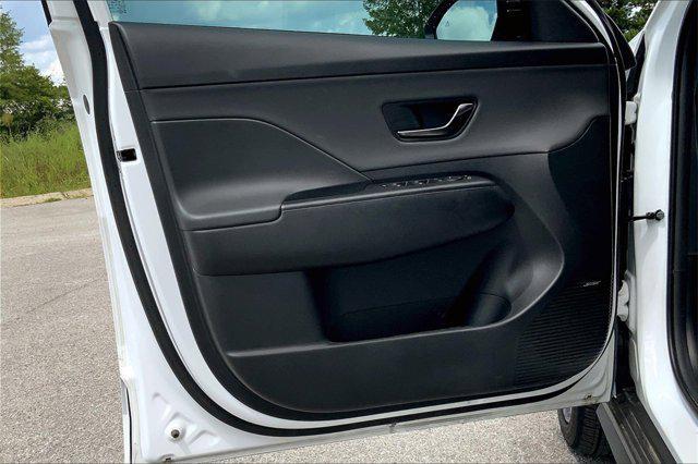 Photo of 2024 Atlas White Hyundai KONA