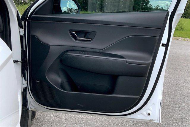 Photo of 2024 Atlas White Hyundai KONA
