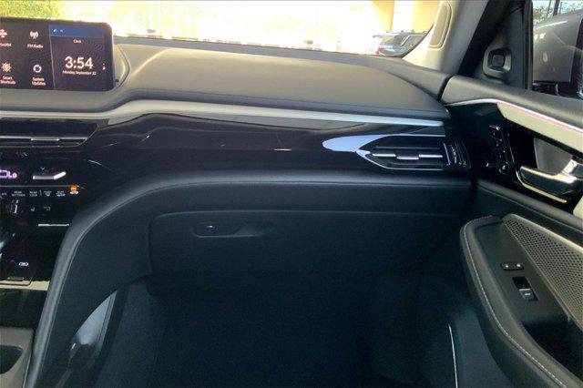 Photo of 2023 Silver Acura MDX