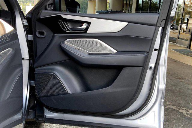 Photo of 2023 Silver Acura MDX