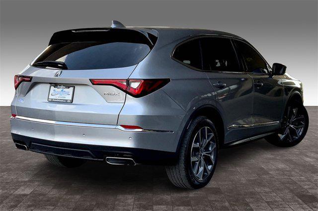 Photo of 2023 Silver Acura MDX