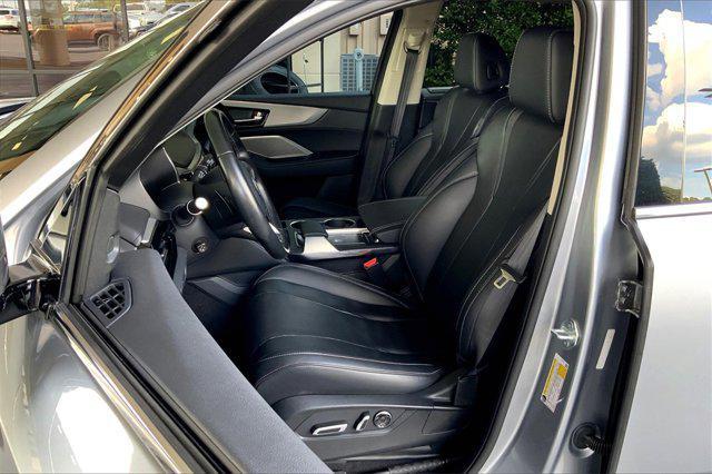 Photo of 2023 Silver Acura MDX