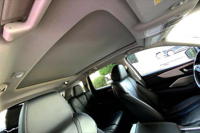 Photo of 2023 Silver Acura MDX