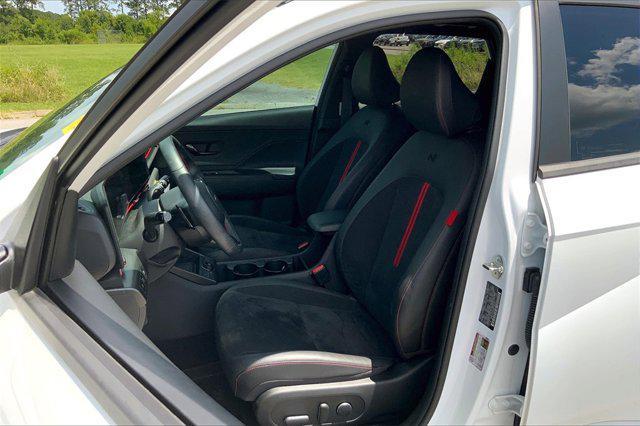 Photo of 2024 Atlas White Hyundai KONA
