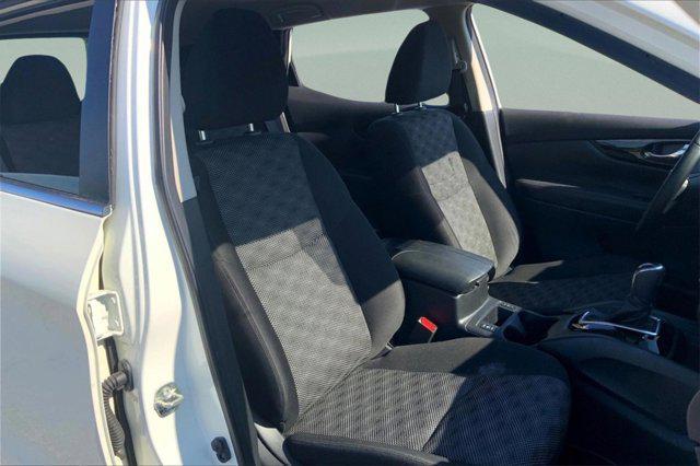 Photo of 2022 Pearl White Tricoat Nissan Rogue Sport