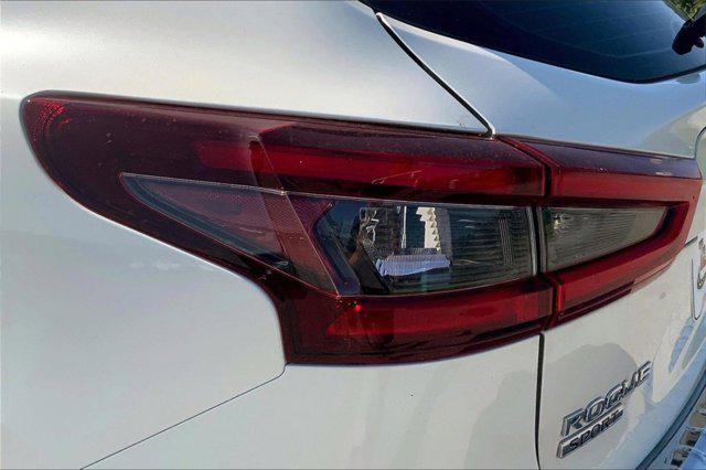 Photo of 2022 Pearl White Tricoat Nissan Rogue Sport