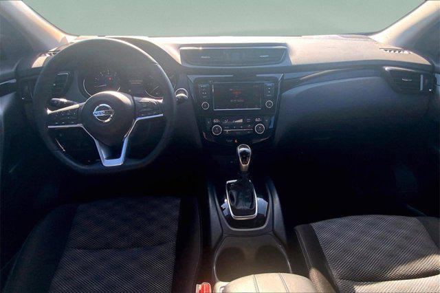 Photo of 2022 Pearl White Tricoat Nissan Rogue Sport