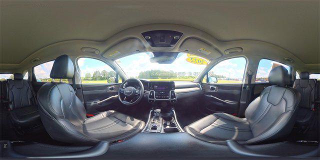 Photo of 2022 Glacial White Pearl Kia Sorento
