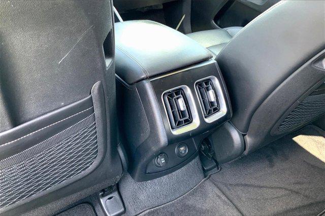 Photo of 2022 Glacial White Pearl Kia Sorento