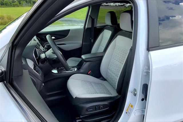 Photo of 2023 Summit White Chevrolet Equinox