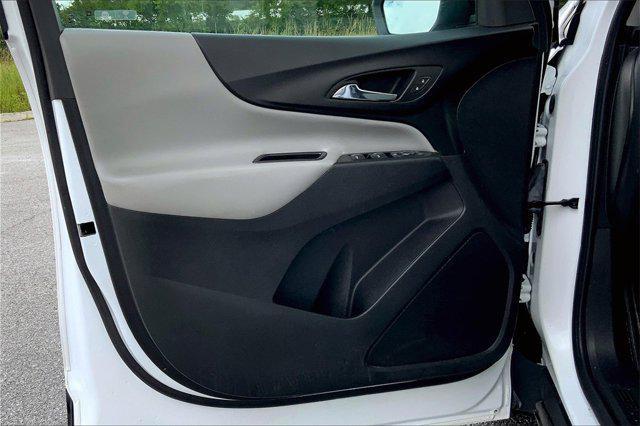 Photo of 2023 Summit White Chevrolet Equinox