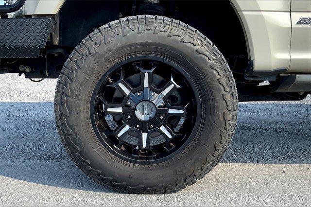 Photo of 2017 White Gold Metallic Ford F-350