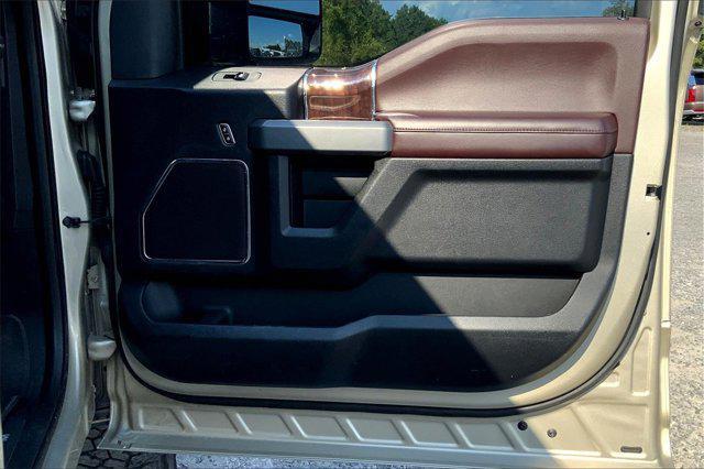 Photo of 2017 White Gold Metallic Ford F-350
