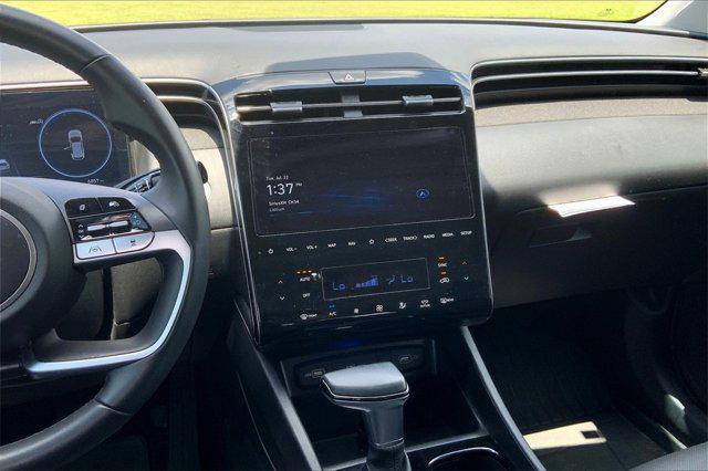 Photo of 2024 White Pearl Hyundai TUCSON