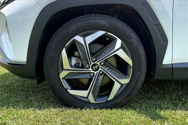 Photo of 2024 White Pearl Hyundai TUCSON