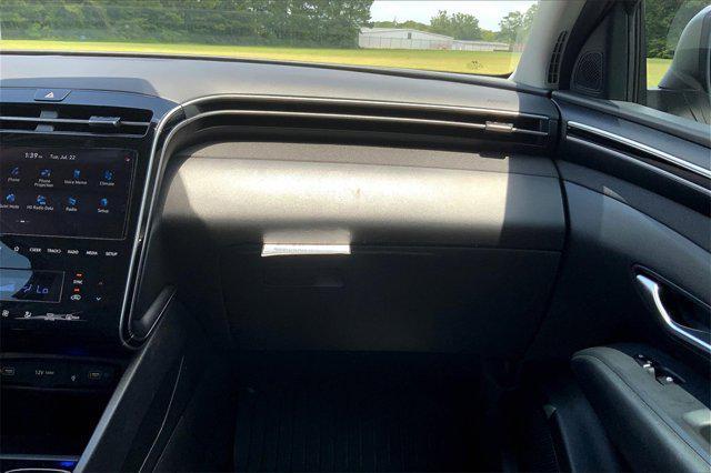 Photo of 2024 White Pearl Hyundai TUCSON