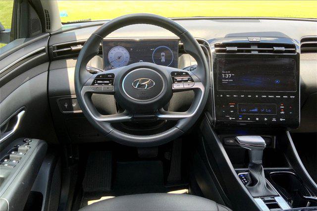Photo of 2024 White Pearl Hyundai TUCSON
